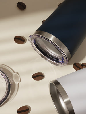 Dunkelblauer Premium Firmen - Kaffeebecher mit Logo - Gravur | B2B Corporate Gifts - impact zurich