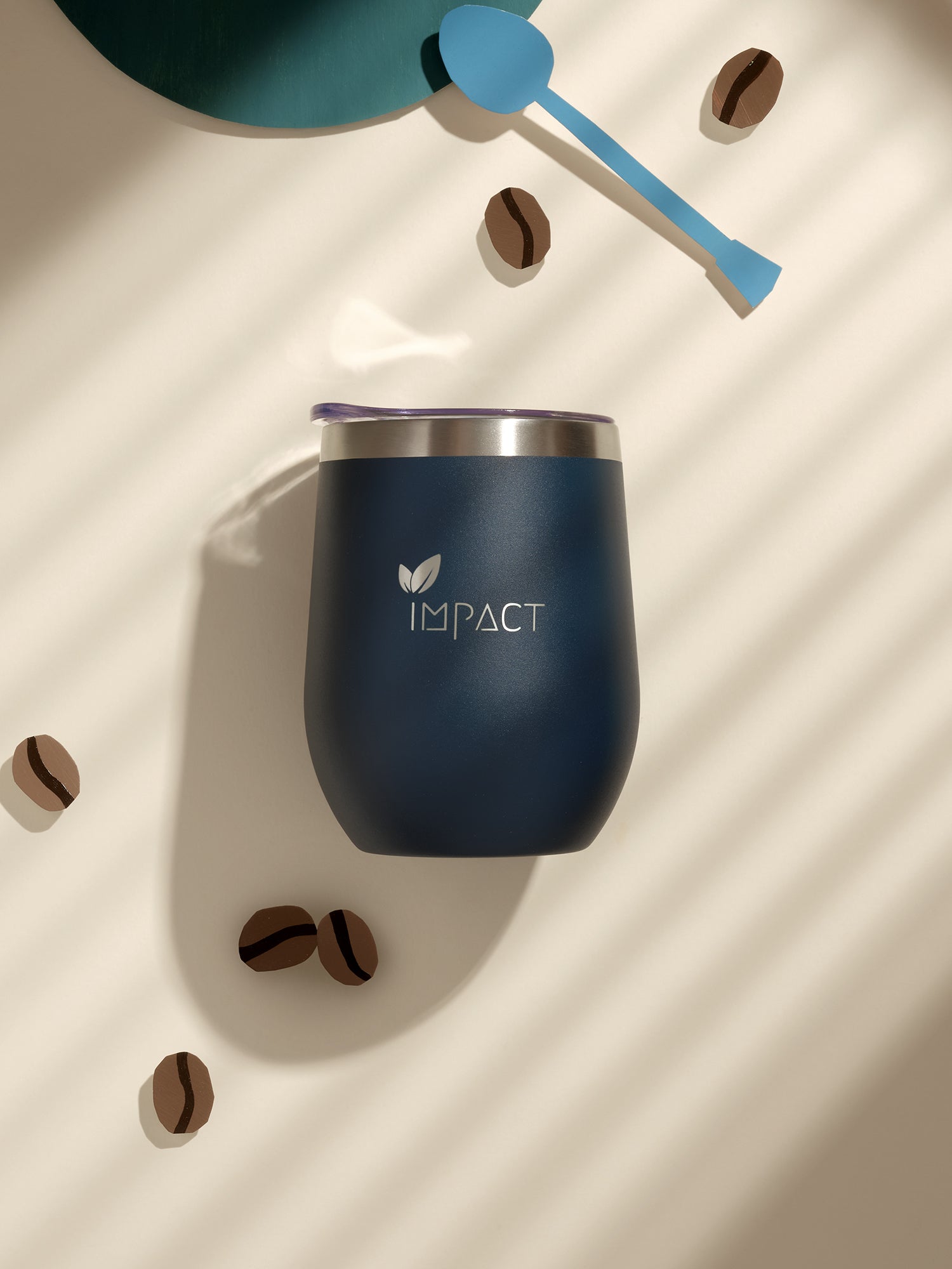 Dunkelblauer Premium Firmen - Kaffeebecher mit Logo - Gravur | B2B Corporate Gifts - impact zurich