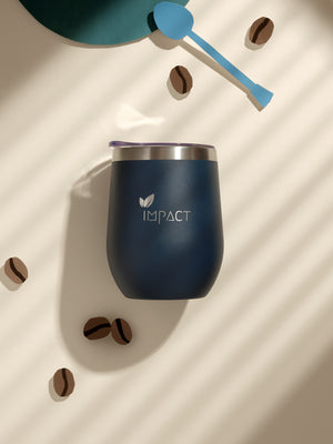 Dunkelblauer Premium Firmen - Kaffeebecher mit Logo - Gravur | B2B Corporate Gifts - impact zurich
