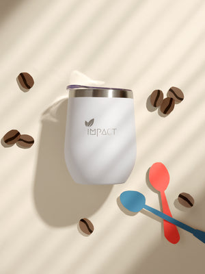 Weisser Premium Firmen-Kaffeebecher mit Logo-Gravur | B2B Corporate Gifts