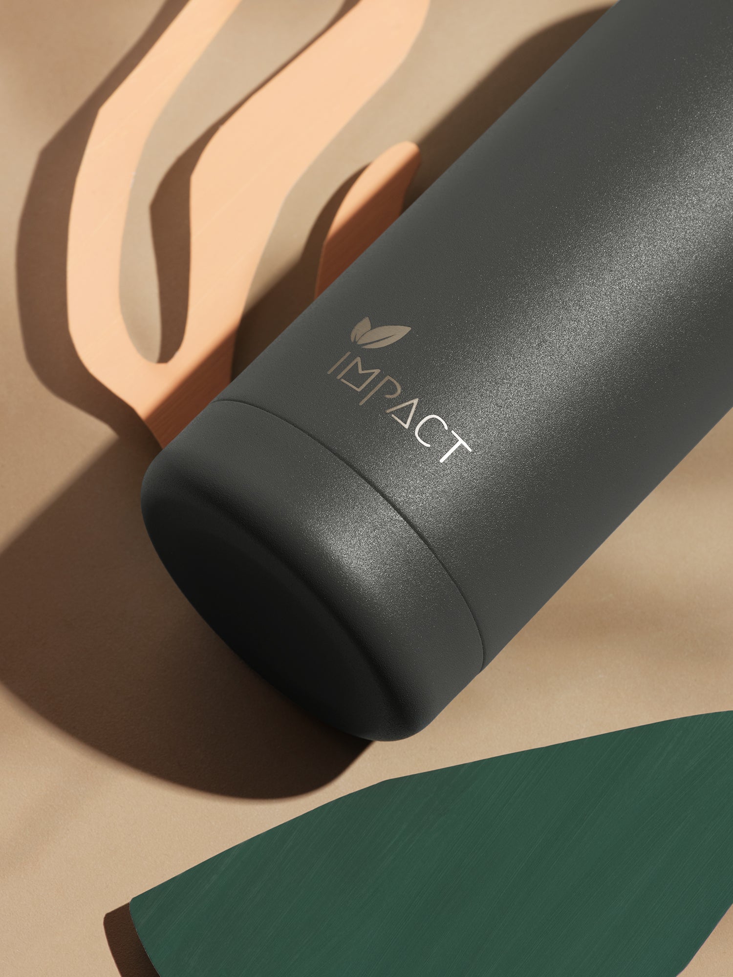 Graphite - Dunkelgraue Premium Firmen - Trinkflasche mit Logo - Gravur | B2B Corporate Gifts - impact zurich