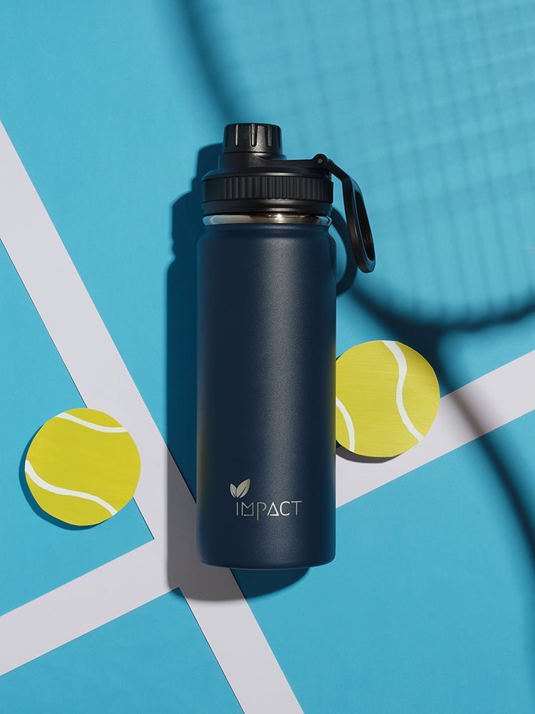 Sport Navy - Dunkelblaue Premium Sport - Trinkflasche mit Logo - Gravur | B2B Corporate Gifts - impact zurich